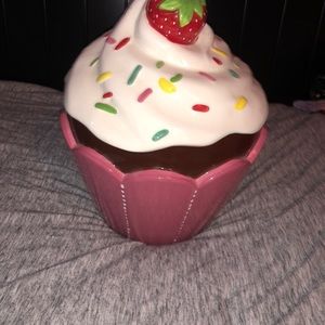 Cupcake cookie holder.